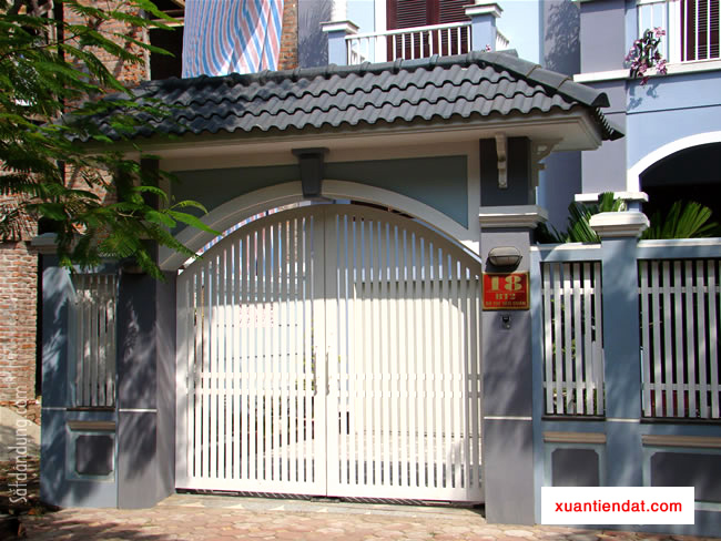 Cửa cổng C17