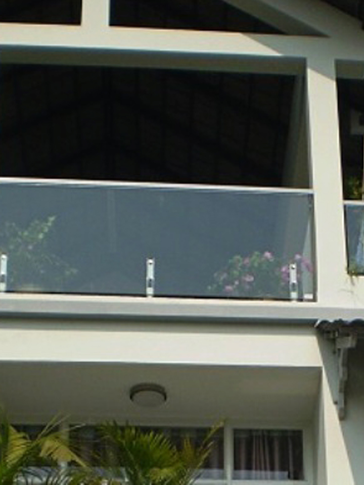 Lan can mặt tiền CT72